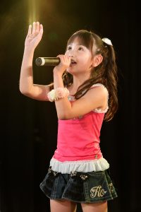 Yune Sakura singing live