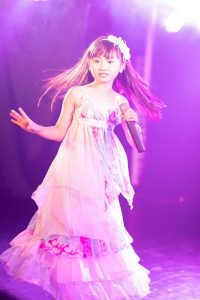 Yune Sakurai dancing during a song