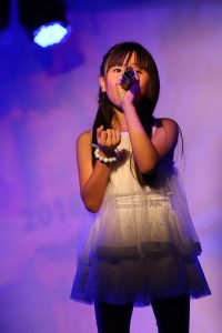 Yune singing against a purple backdrop