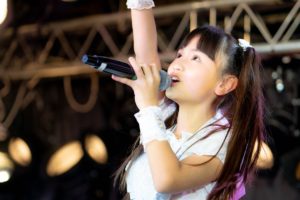 Yune singing with twin tails